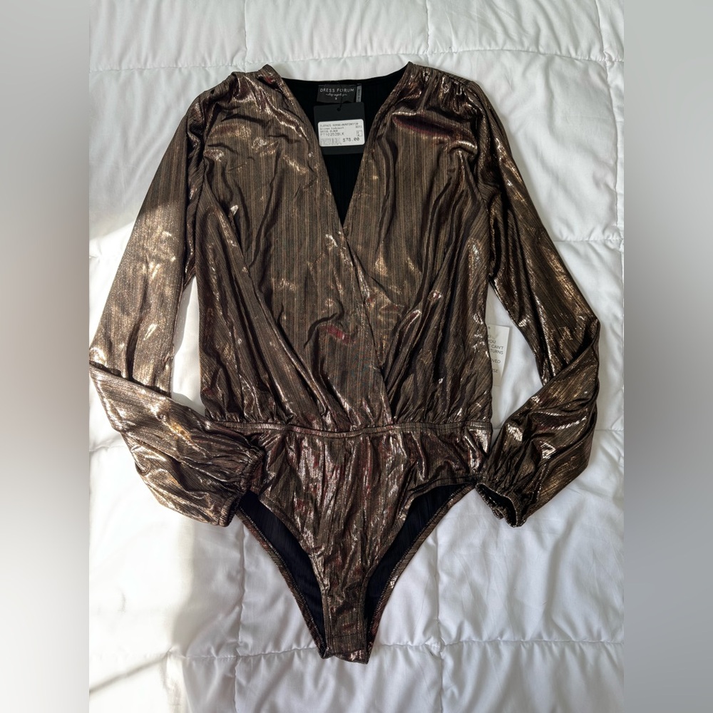 NWT!! DRESS FORUM / size XS / Metallic Body suit long sleeve top blouse women’s